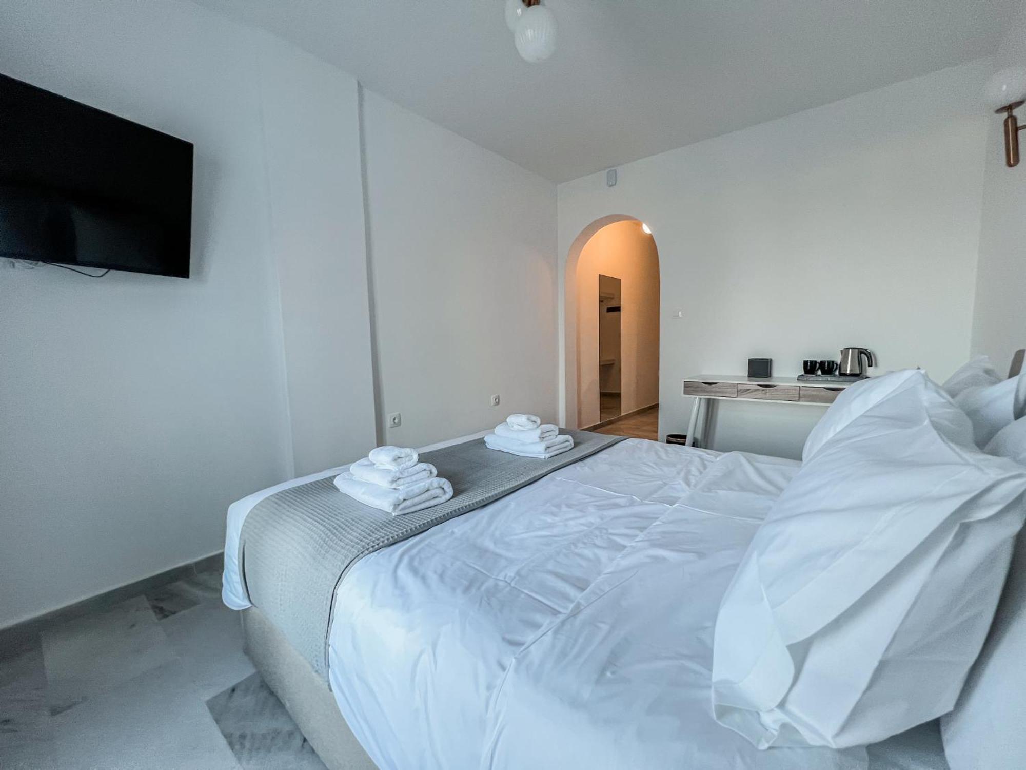 Yaleena Residences Дриос Екстериор снимка